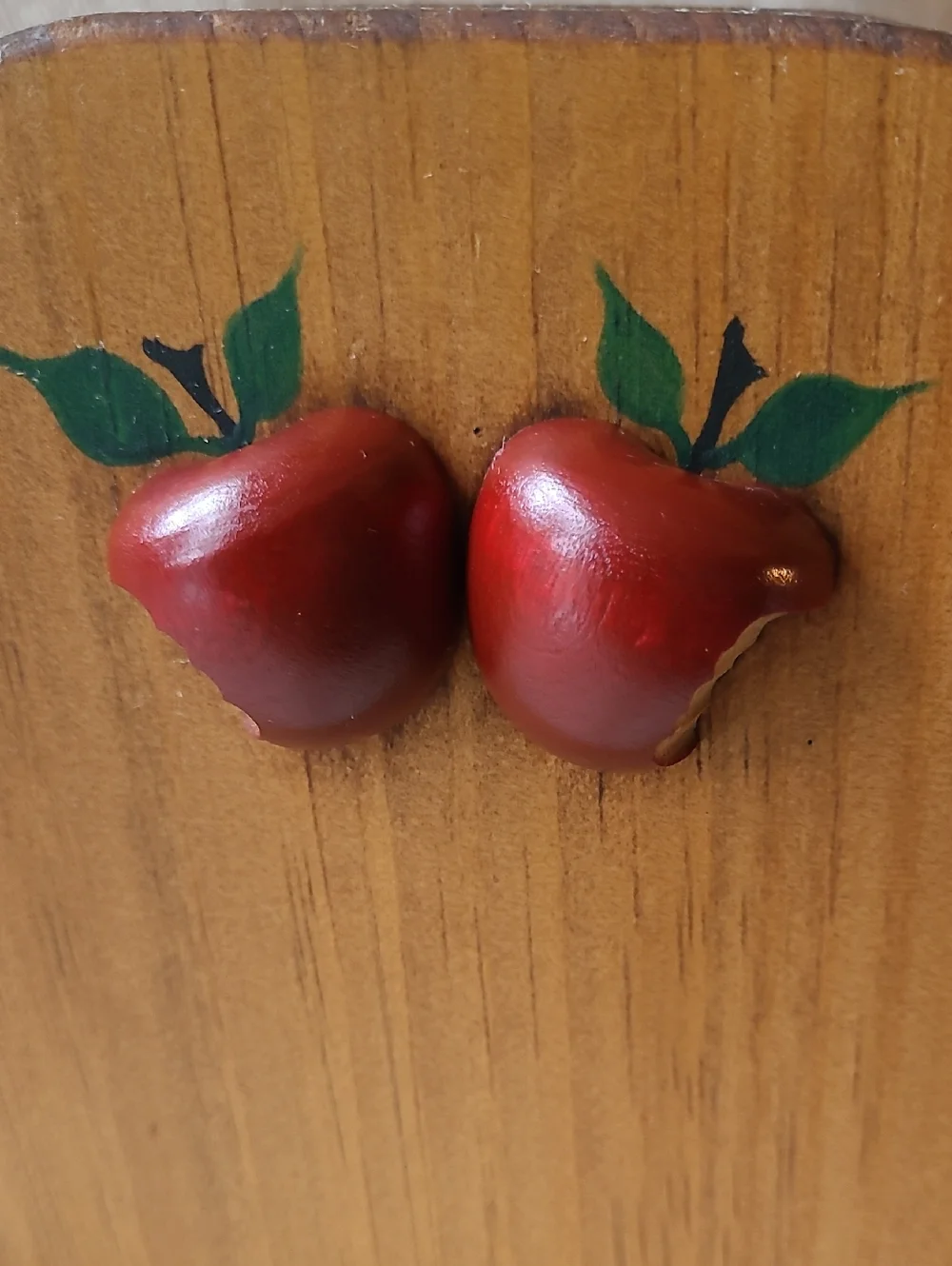 Vintage wood napkin holder featuring WOODEN red apple details and Handpainting.